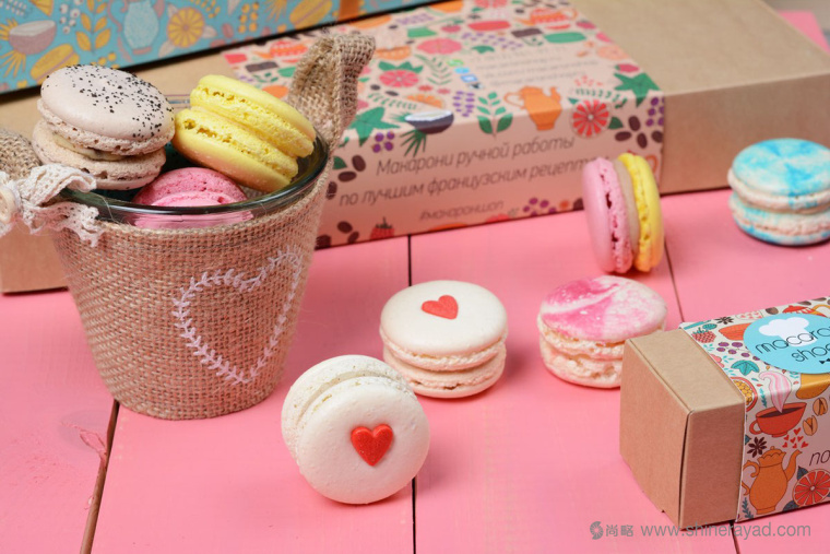 上海甜品包裝設(shè)計公司分享：Macarons手繪花卉插圖風(fēng)杏仁餅蛋糕糕點包裝設(shè)計17