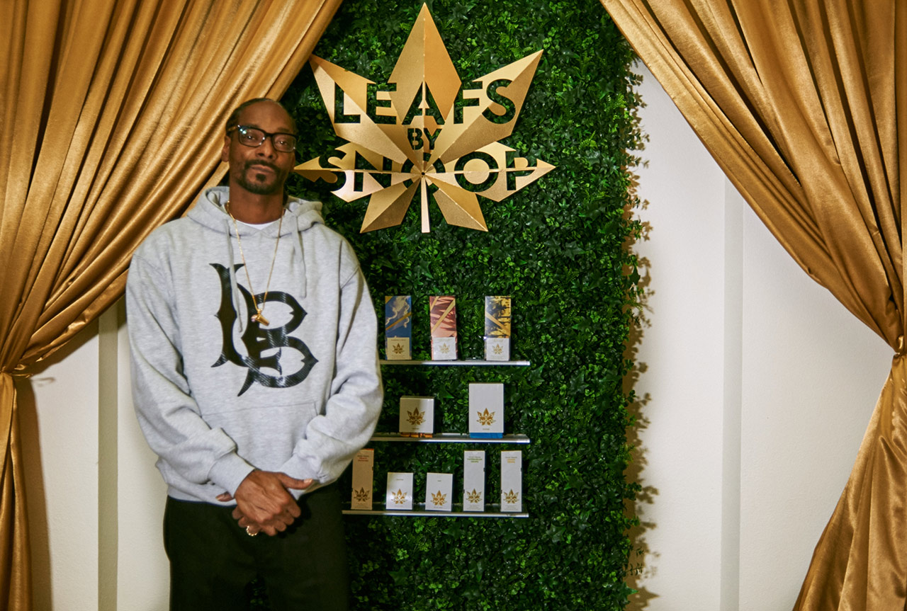 LEAFS BY SNOOP 大麻食品制品金色花朵LOGO設(shè)計(jì)-上海品牌策劃設(shè)計(jì)公司12 LEAFS BY SNOOP 大麻食品制品金色花朵LOGO設(shè)計(jì)-上海品牌策劃設(shè)計(jì)公司12