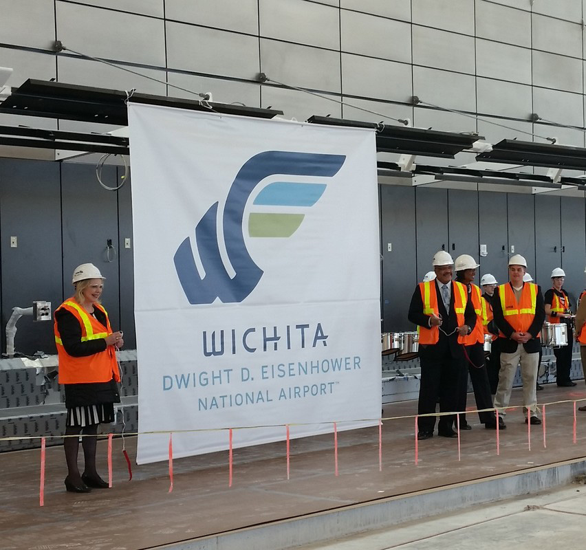 上海標(biāo)志設(shè)計(jì)公司尚略廣告分享Wichita 航空國(guó)家機(jī)場(chǎng)logo設(shè)計(jì)4