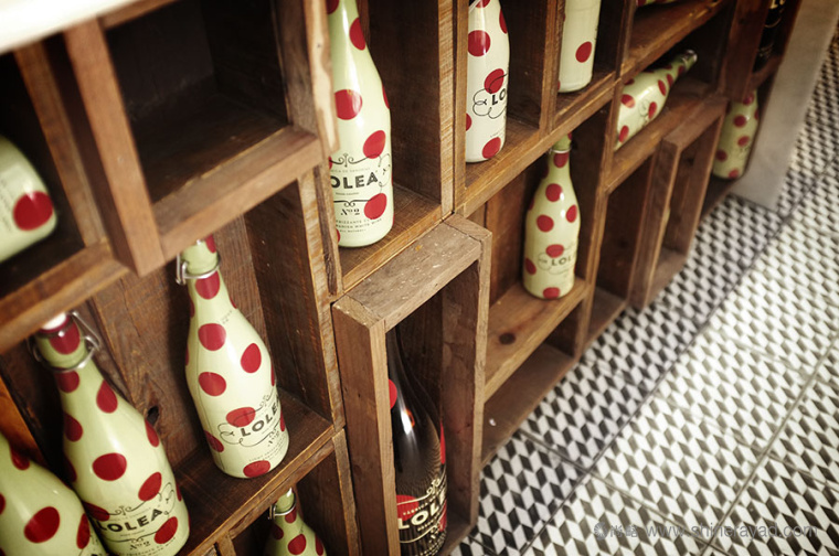 Lolea 氣泡酒品牌形象設(shè)計(jì)與包裝設(shè)計(jì)-餐廳展示效果1 Lolea 氣泡酒品牌形象設(shè)計(jì)與包裝設(shè)計(jì)-餐廳展示效果1