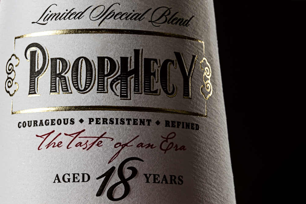 國外酒瓶包裝與造型設(shè)計案例欣賞:PROPHECY不丹國王紀念版包裝設(shè)計瓶型設(shè)計5 國外酒瓶包裝與造型設(shè)計案例欣賞:PROPHECY不丹國王紀念版包裝設(shè)計瓶型設(shè)計5