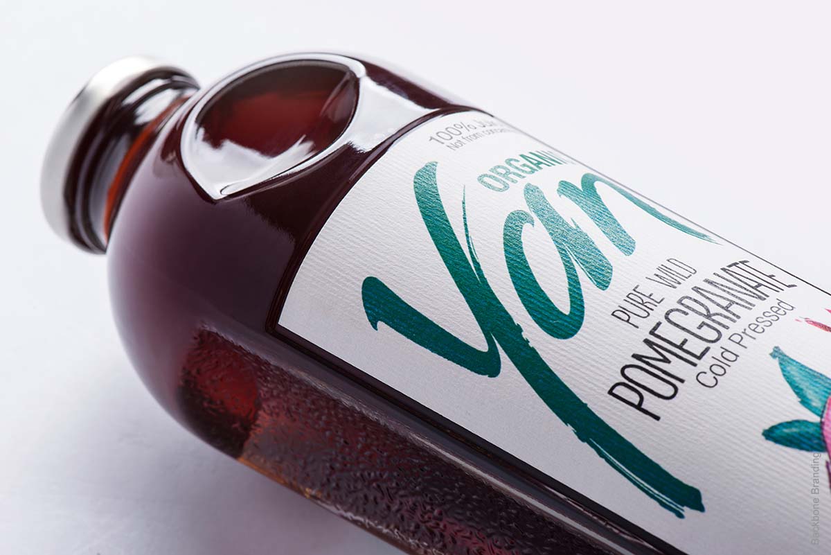 被咬了一口的Yan天然健康有機(jī)果汁飲料產(chǎn)品包裝設(shè)計(jì)瓶型設(shè)計(jì)