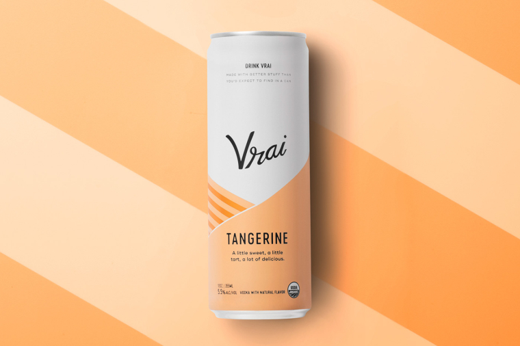 Vrai 品牌灌裝伏特加雞尾酒包裝設(shè)計(jì)清爽“V”字母版式 Vrai 品牌灌裝伏特加雞尾酒包裝設(shè)計(jì)清爽“V”字母版式