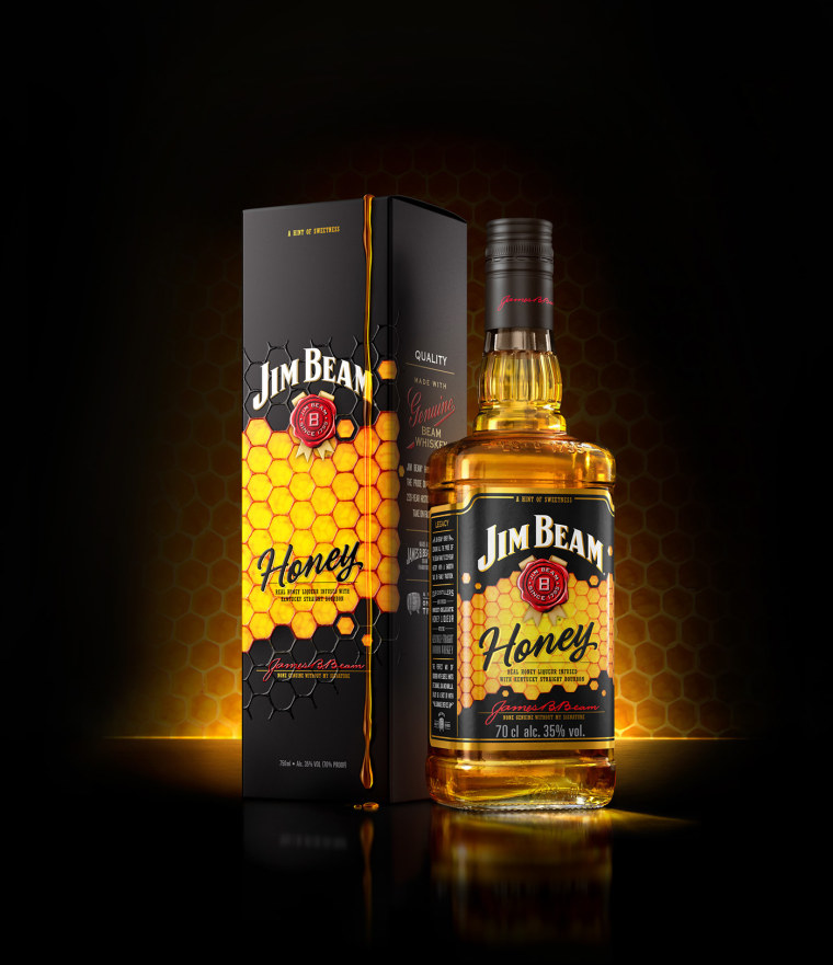金黃色六邊形圖案 Jim Beam 蜂蜜包裝設(shè)計，極具食欲感