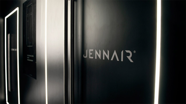 JennAir廚房電器用具品牌LOGO設(shè)計(jì),源自通風(fēng)爐灶和字母J的logo JennAir廚房電器用具品牌LOGO設(shè)計(jì),源自通風(fēng)爐灶和字母J的logo