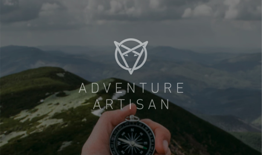 相交的三角形使狐貍臉旅游logo設計
