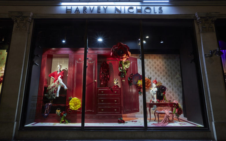 Harvey Nichol 服飾秋季新品櫥窗展示設(shè)計(jì)”復(fù)古風(fēng)格“