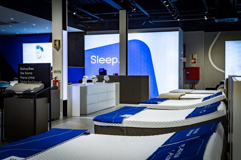 Sleep 8 床墊睡眠店鋪”藍(lán)色科技風(fēng)格“室內(nèi)零售空間創(chuàng)新設(shè)計(jì)