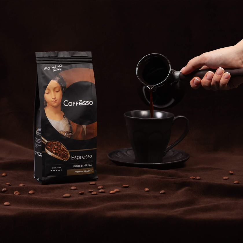 Coffesso速溶咖啡包裝設(shè)計(jì)，用字母C切出意大利文藝復(fù)興女性插圖圖像