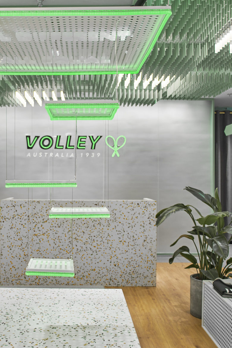 volley 休閑運動鞋專賣店店鋪設計，活力綠色+通透玻璃貨架設計