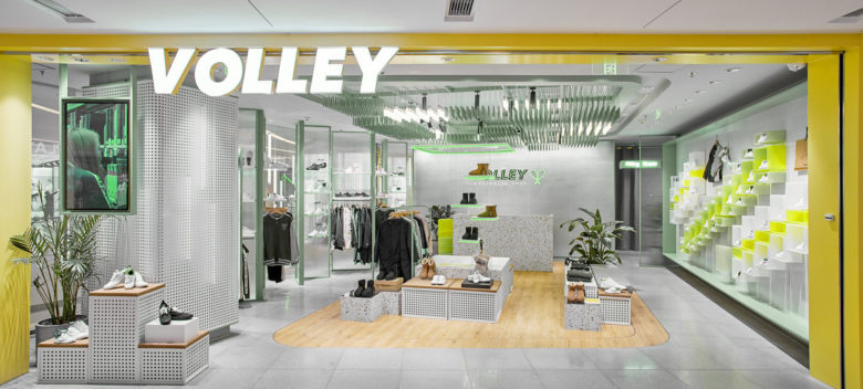 volley 休閑運(yùn)動(dòng)鞋專賣店店鋪空間設(shè)計(jì)，活力綠色+通透玻璃貨架設(shè)計(jì)