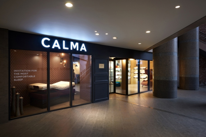 M4 CALMA床墊床上用品品牌體驗店鋪空間設(shè)計，整體黑暗色風(fēng)格