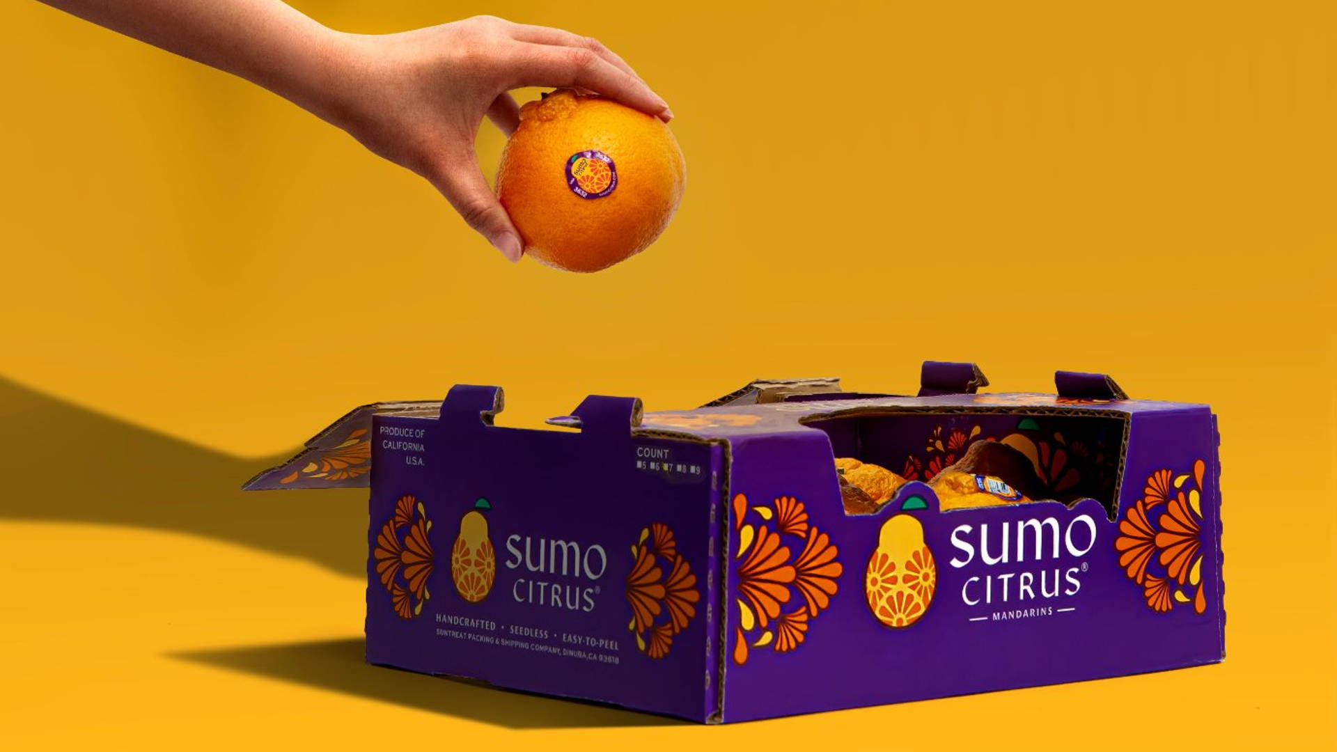 Sumo Citrus 橘子包裝箱設(shè)計靈感來自水果的獨特形狀和日式圖案