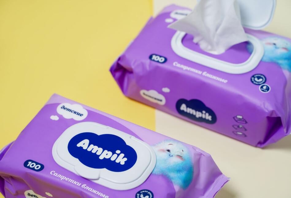 Ampik 安皮克消毒濕巾品牌命名與包裝設(shè)計(jì)，蓬松的云彩符號(hào)代表柔軟的棉花