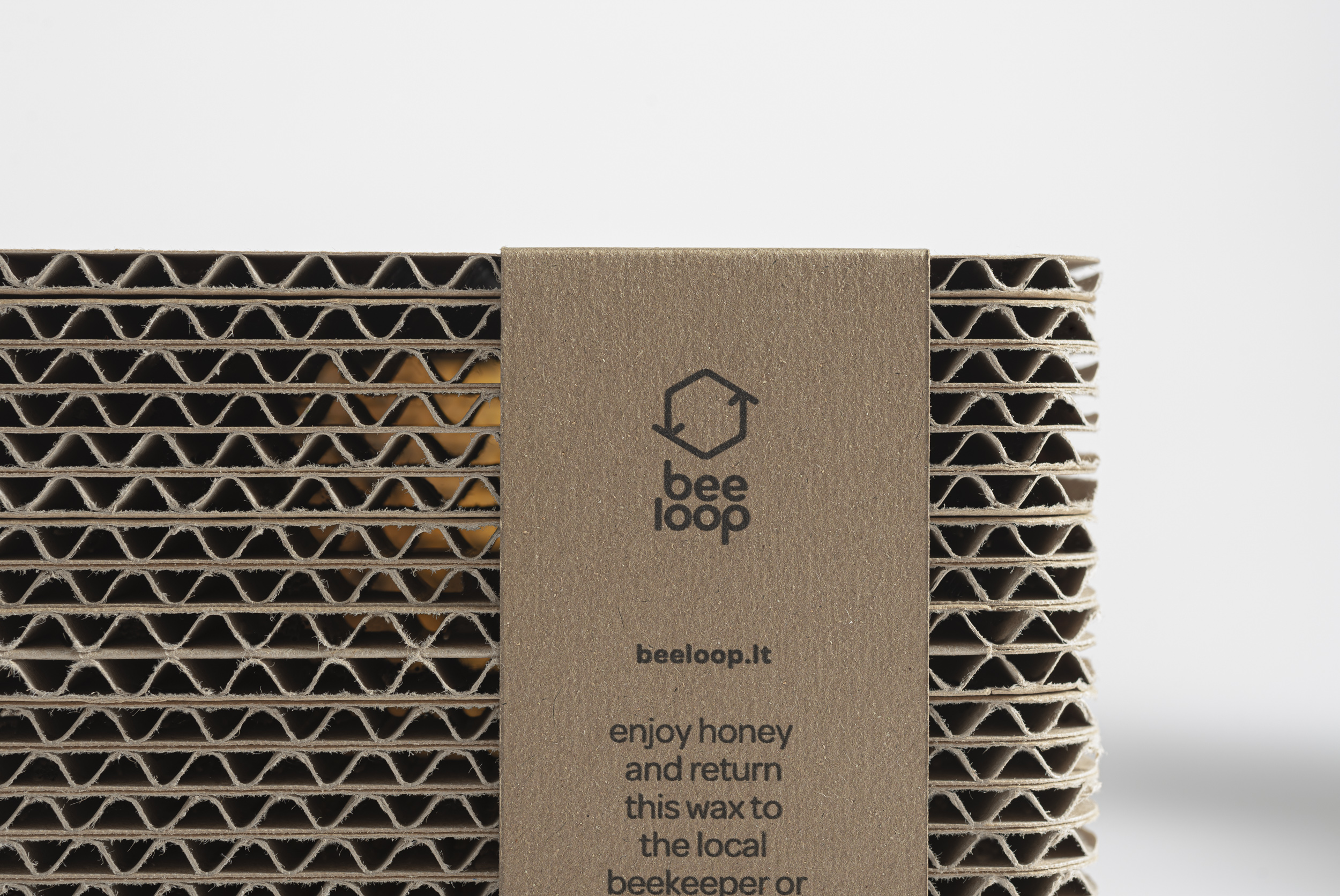 BEE LOOP 蜂蠟蜂膠蜂環(huán)膠囊包裝設(shè)計(jì)，回收紙環(huán)保包裝
