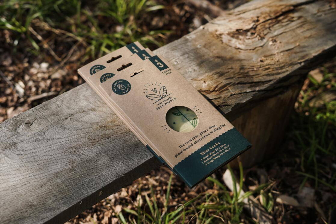 The Vegan 天然植物素食品牌logo設計“有機徽章”圖案與牛皮紙產品包裝設計 The Vegan 天然植物素食品牌logo設計“有機徽章”圖案與牛皮紙產品包裝設計