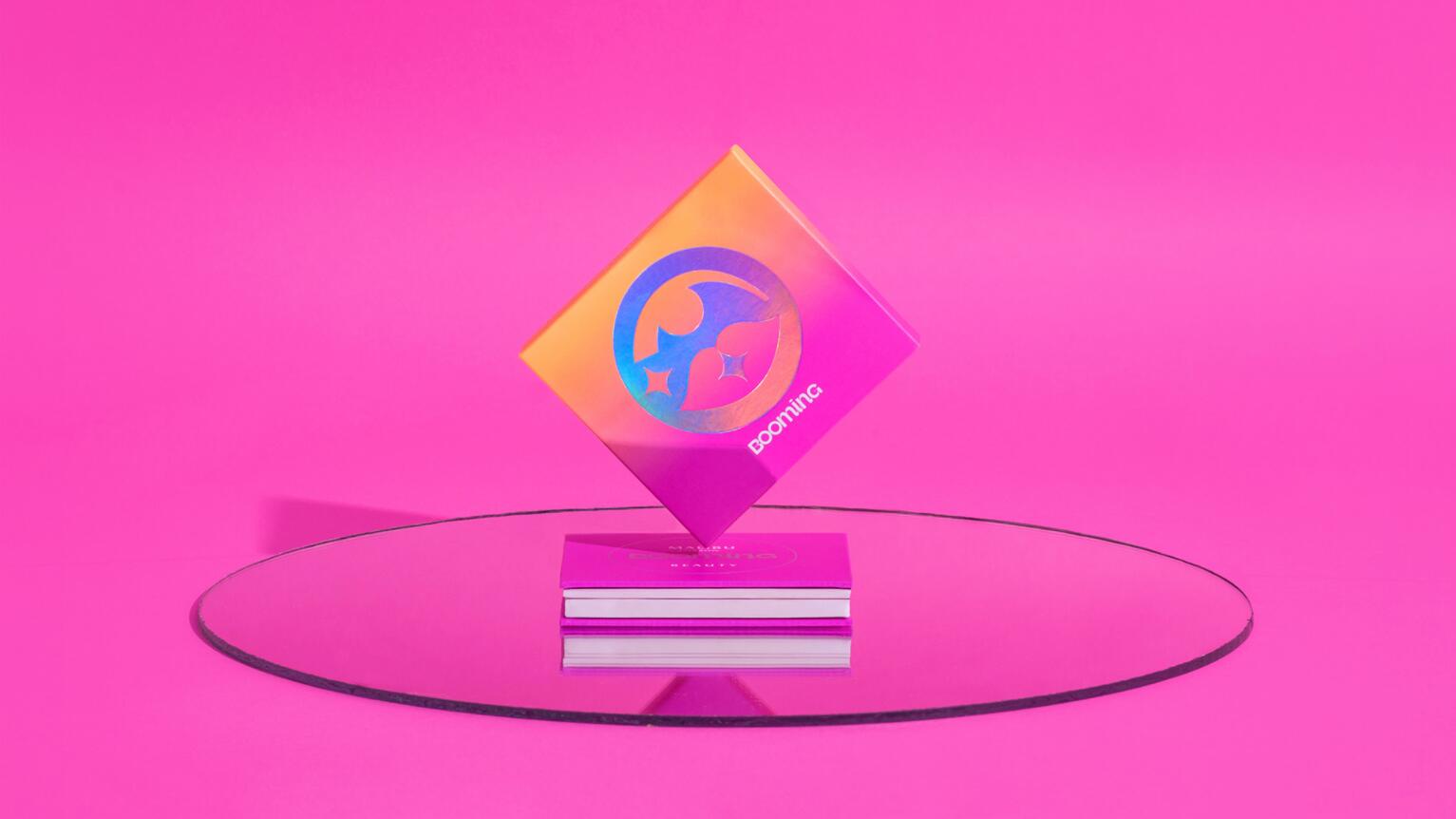 BOOMING 彩妝化妝品包裝設計，“粉金漸變色”金屬箔和閃光裝飾設計