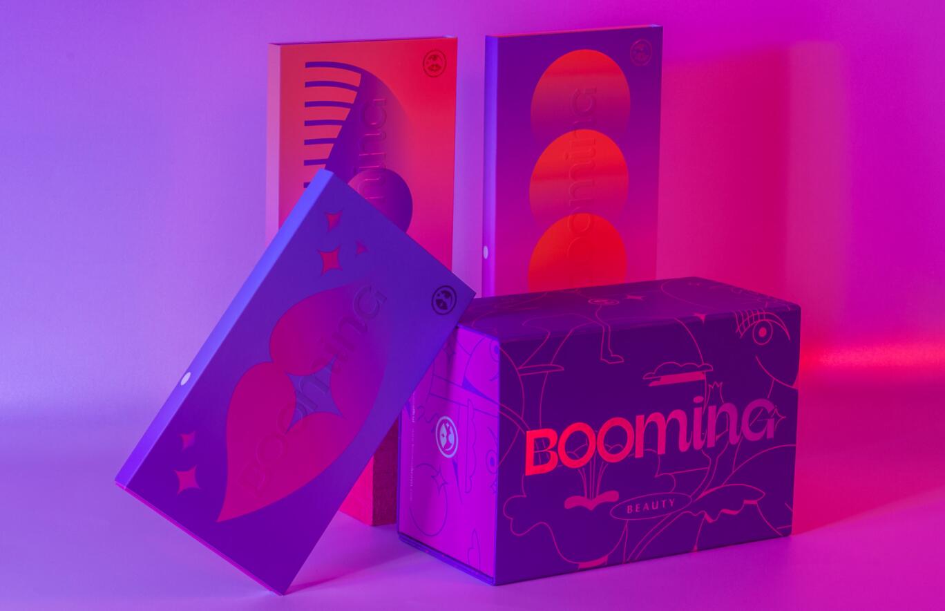 BOOMING 彩妝化妝品包裝設計，“粉金漸變色”金屬箔和閃光裝飾設計